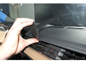 Brodit ProClip pro Land Rover Range Rover 22-24/Range Rover Sport 23-24, na střed