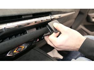 Brodit Монтажна скоба ProClip за DS DS4 22-24, централно дясно