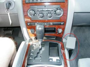 Brodit Suport de montare ProClip pentru Jeep Grand Cherokee 05-10/Commander 05-10, centru dreapta jos