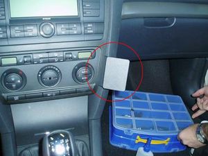 Brodit ProClip Skoda Octavia II Ambiente/Classic/Elegance/RS 05-13/Scout 07-13, централно дясно