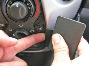 Brodit ProClip pro Citroen C1/Peugeot 108/Toyota AYGO 14-21 (bez klimatizace), na střed