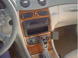 Brodit ProClip montážní konzole pro Mercedes Benz CLK-Class 02-10, na střed vpravo