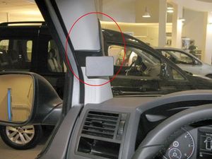 Brodit ProClip Volkswagen Caravelle/T5 Transporter/Pickup 10-15, vlevo na sloupek (bez držadla)