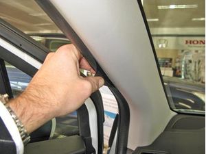 Brodit ProClip Halterung für Suzuki SX4 S-Cross 14-21, links an der Säule
