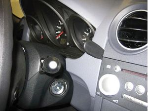 Brodit ProClip montážní konzole pro Mitsubishi Colt 05-08, na střed vpravo