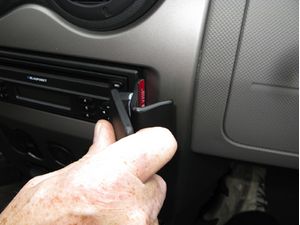 Brodit ProClip за Dacia Duster/Logan 09-13/Sandero 08-12/Renault Logan 09-14, централно дясно