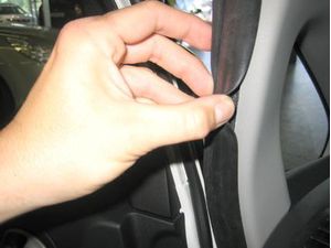 Brodit ProClip für Peugeot iOn/Citroen C-Zero/Mitsubishi i-MiEV 10-17, links an der Säule