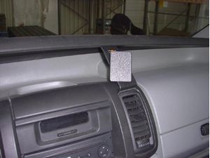 Brodit ProClip pro Renault Trafic/Opel Vivaro/Nissan Primastar 02-10, na střed vpravo