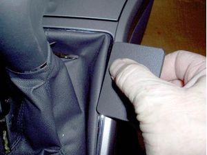 Brodit ProClip Halterung für Opel Astra 04-09, Mitte rechts unten