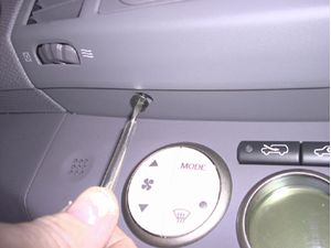 Brodit ProClip Halterung für Nissan Micra 03-10, Mitte links nach unten