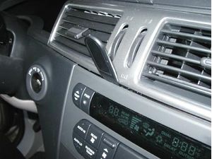 Brodit ProClip montážní konzole pro Chrysler Pacifica 04-09, na střed vlevo