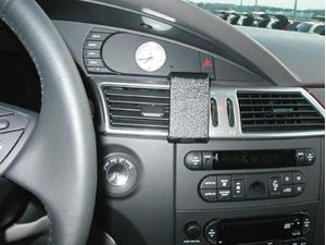 Brodit ProClip montážní konzole pro Chrysler Pacifica 04-09, na střed vlevo
