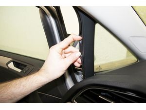 Brodit ProClip montážní konzole pro Volkswagen Touran 16-22, vlevo na sloupek