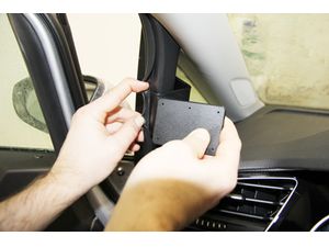 Brodit ProClip montážní konzole pro Volkswagen Touran 16-22, vlevo na sloupek