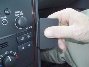 Brodit ProClip for Volvo S60 05-10/V70 N 05-08/XC70 05-07 (csak fa dekoráció), jobb középen