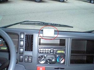 Brodit ProClip montážní konzole pro Isuzu N 08-24/Chevrolet W/GMC W 08-18, na střed