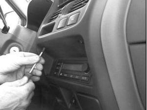Brodit Монтажна скоба ProClip за Nissan King Cab 00-06/Navara 00-05, отляво надясно