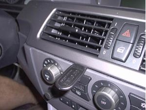 Brodit ProClip montážní konzole pro BMW 520-545/M5 E60, E61 04-10, na střed vlevo