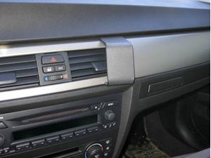 Brodit ProClip BMW 3 E90, E91, E92, E93 05-12 (jen dřevěný dekor, bez navigace), na střed vpravo