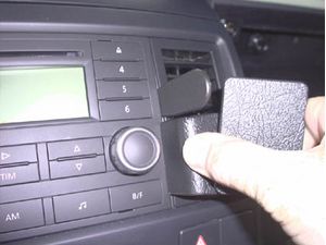 Brodit ProClip montážní konzole pro Volkswagen Multivan 03-09, na střed vpravo