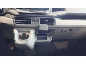 Монтажна скоба Brodit ProClip за Volkswagen Crafter 25-26, MAN TGE 25-26, център отдясно надолу