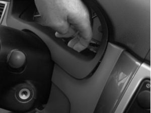 Brodit ProClip Toyota Avensis Verso 01-05 /SportsVan 02-04 - nur man.getriebe, Mitte links