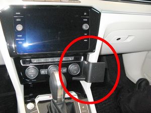 Brodit ProClip montážní konzole pro Volkswagen Passat Alltrack 16-23, na střed vpravo dolů