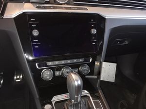 Brodit Suport de montare ProClip pentru Volkswagen Arteon 17-23/Passat 15-23, de la centru dreapta spre jos