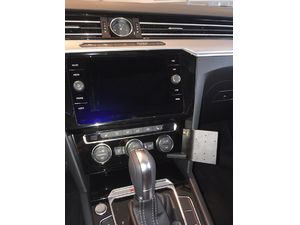 Brodit Suport de montare ProClip pentru Volkswagen Arteon 17-23/Passat 15-23, de la centru dreapta spre jos
