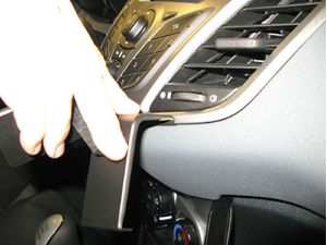 Brodit Монтажна скоба ProClip за Ford Fiesta 09-17, централна дясна част