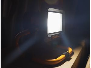 TOLSEN vezeték nélküli, hordozható, hordozható műhely LED reflektor 20V, 20W, 6500K, akkumulátor nélkül