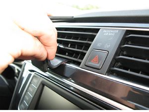 Brodit Монтажна скоба ProClip за Volkswagen Tiguan 17-23, по средата