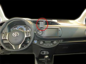 Brodit ProClip montážní konzole pro Toyota Yaris 15-20, na střed vlevo