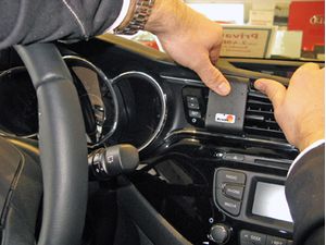 Brodit ProClip montážní konzole pro Kia Ceed 16-18, na střed vlevo
