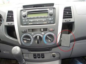Brodit ProClip Halterung für Toyota HiLux 06-11, Mitte rechts