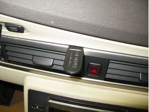 Brodit ProClip montážní konzole pro Volvo V70 II 07-11, (ne dřevěný dekor), na střed