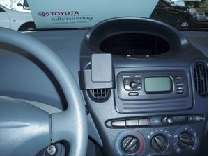 Brodit ProClip Halterung für Toyota Yaris Verso 99-05, für Mitte