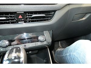 Brodit ProClip montážní konzole pro Škoda Fabia 22-24, na střed