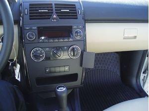 Brodit ProClip montážní konzole pro Mercedes Benz A-Class 05-12, na střed vpravo