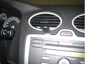Brodit ProClip Halterung für Ford Focus 05-10, Mitte links