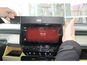 Brodit ProClip montážní konzole pro Volkswagen ID. Buzz 23-24 (jen 10" displej), na střed